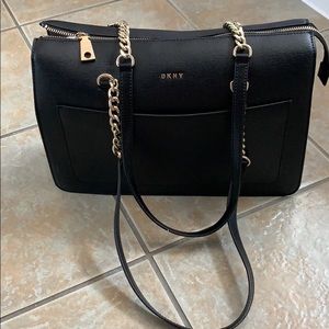 Black DKNY purse NWT